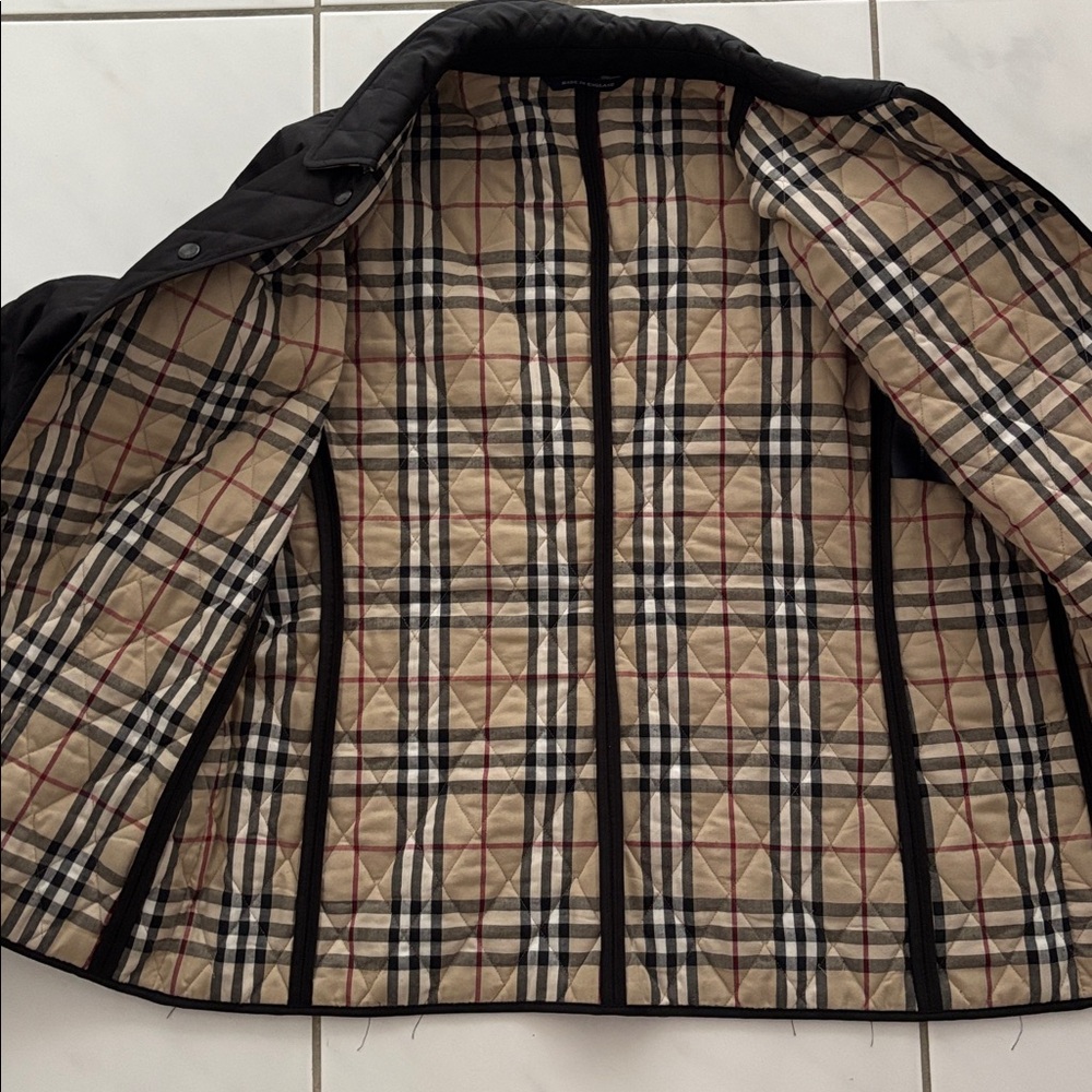 Burberry Women’s Black Quilted Barn Jacket - Picture 9 of 13